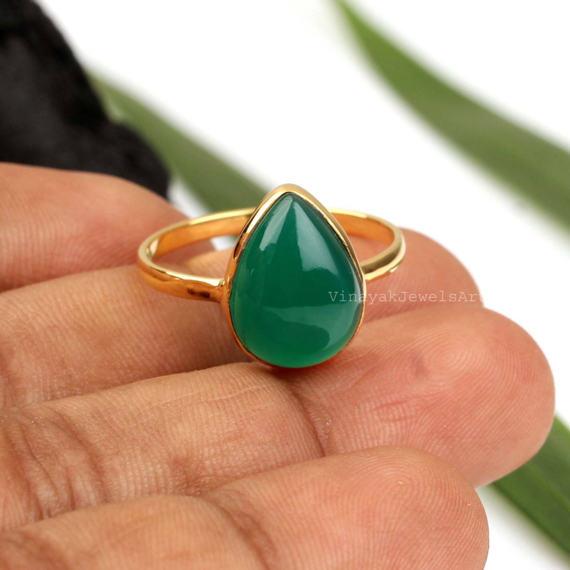 Grüner Onyx Ring - 10x14mm Pear Green 18K Micron Vergoldet Edelstein 925 Sterling Silber Lünette von VinayakJewelsArt