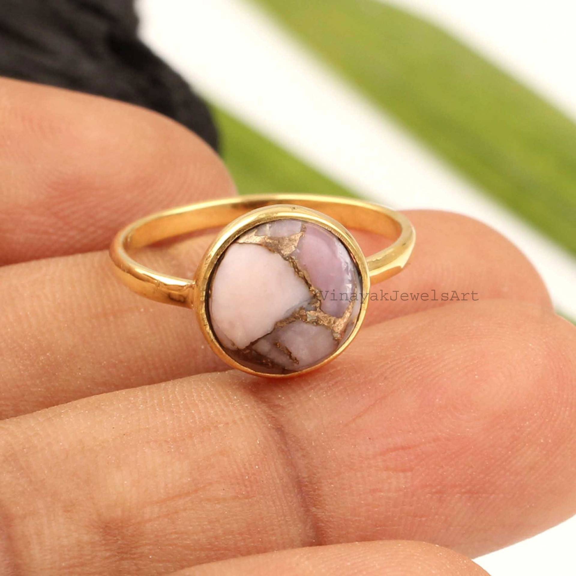 Rosa Opal Kupfer Ring - 10 X 10mm Runde 18 K Micron Vergoldet Edelstein 925 Sterling Silber Lünette von VinayakJewelsArt