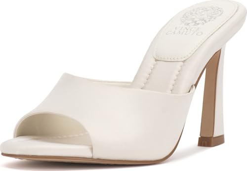 Vince Camuto Paigely Damen-Sandalen mit Absatz, Milch-Satin, 42 EU von Vince Camuto