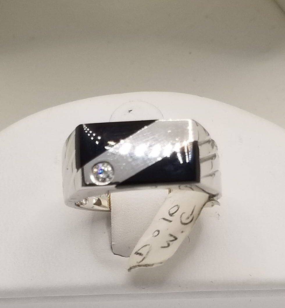 14 Karat Weißgold Onyx Und Solitär Diamant Ring .10 14 Karat Weißgold Onyx Und Solitär Diamant Ring .10 von VincenteJewelers