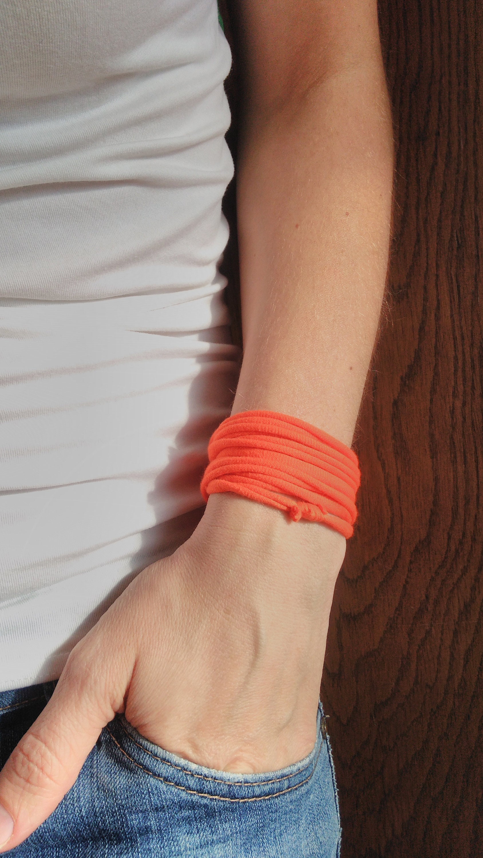Orange Handgelenk Manschette Armband, Armband Narbe Abdeckung, Twist Tattoo Vertuschen, Abdeckungen, Recycled Tshirt von VinciBazaar
