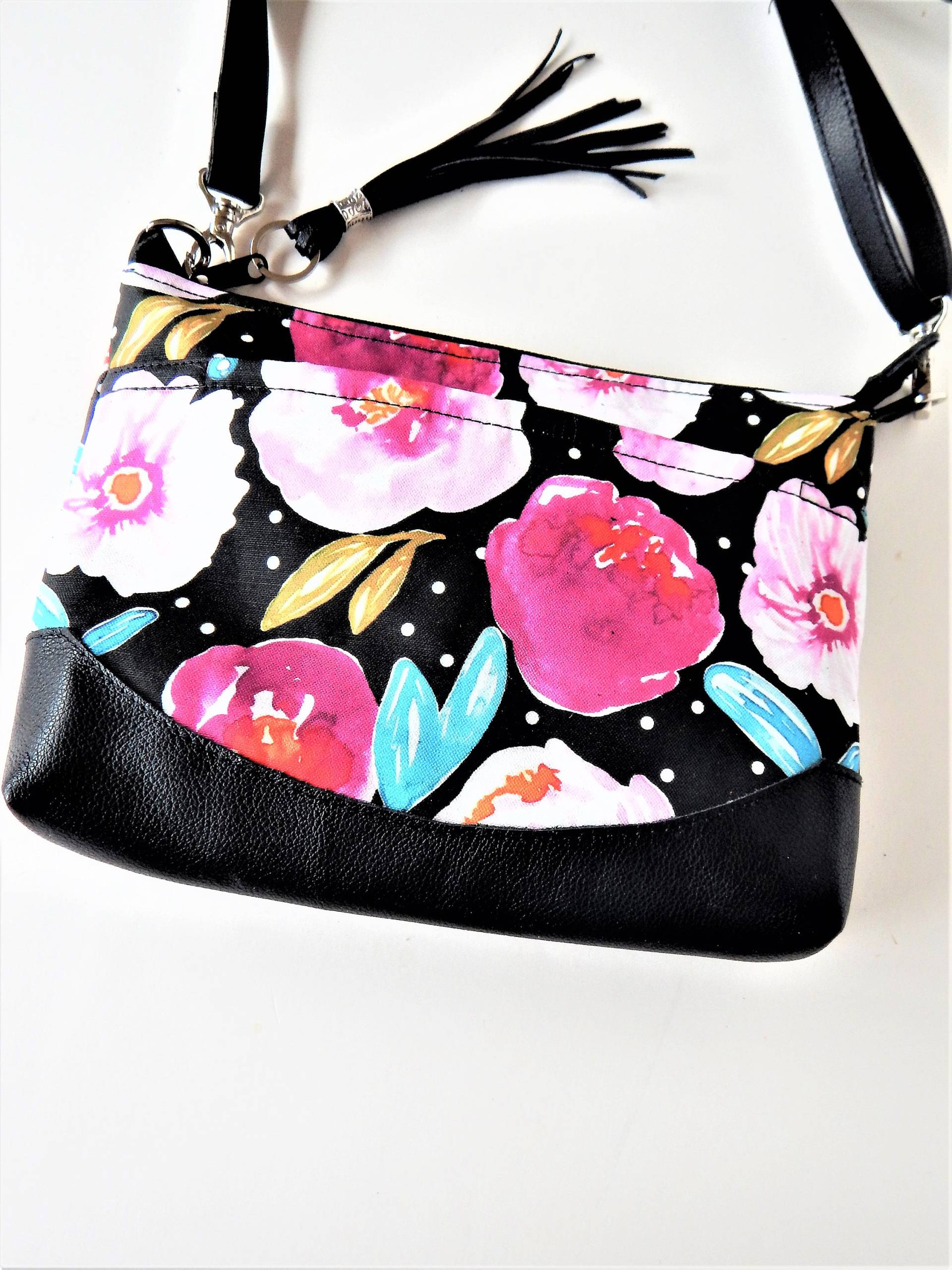 Leder Und Canvas Umhängetasche Mit Sommer-Blumen. Schwarz Strahlendem Floral Schulter Oder Crossbody Tasche Leder Und Canvas Umhängetasche Mit Sommer-Blumen. Schwarz Strahlendem Floral Schulter Oder Crossbody Tasche von VineAndBranchStudio