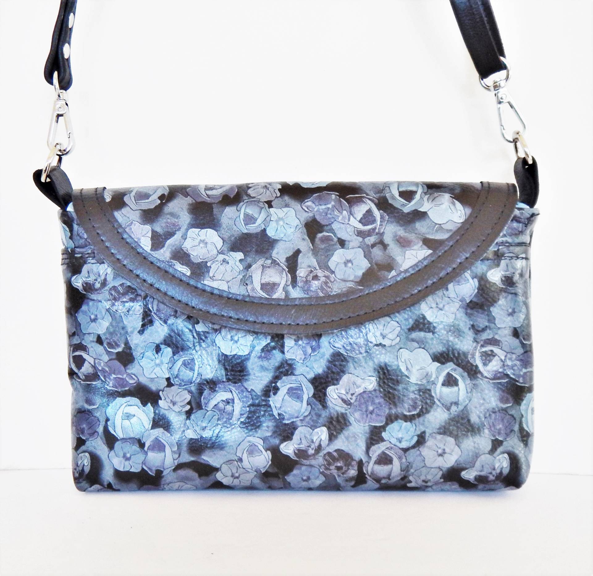 Schwarz Und Grau Floral Leder Umhängetasche Oder Schultertasche. Rebe Ast-studio Schwarz Und Grau Floral Leder Umhängetasche Oder Schultertasche. Rebe Ast-studio von VineAndBranchStudio