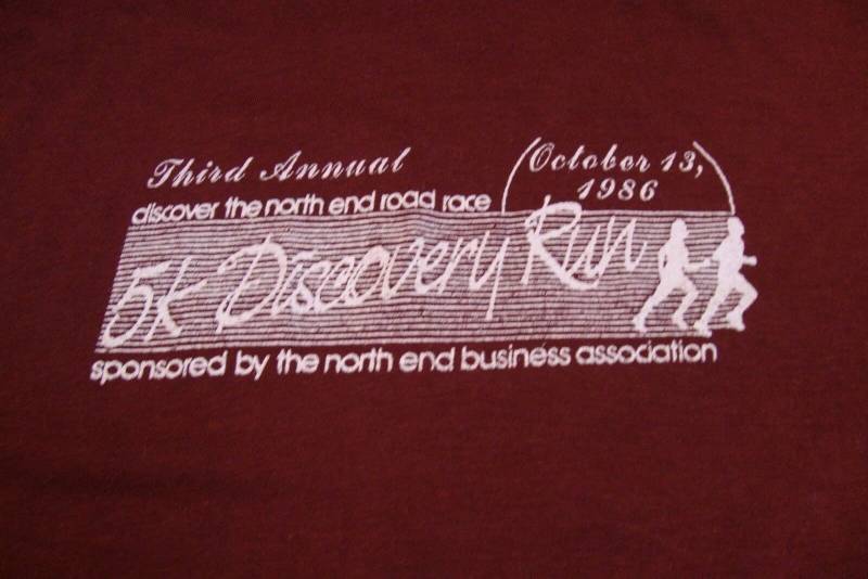 Jahrgang 80Er 5K Discovery Run "86 Dritte Jährliche Rennen Lauf Marathon T Shirt S von VinnieVtg