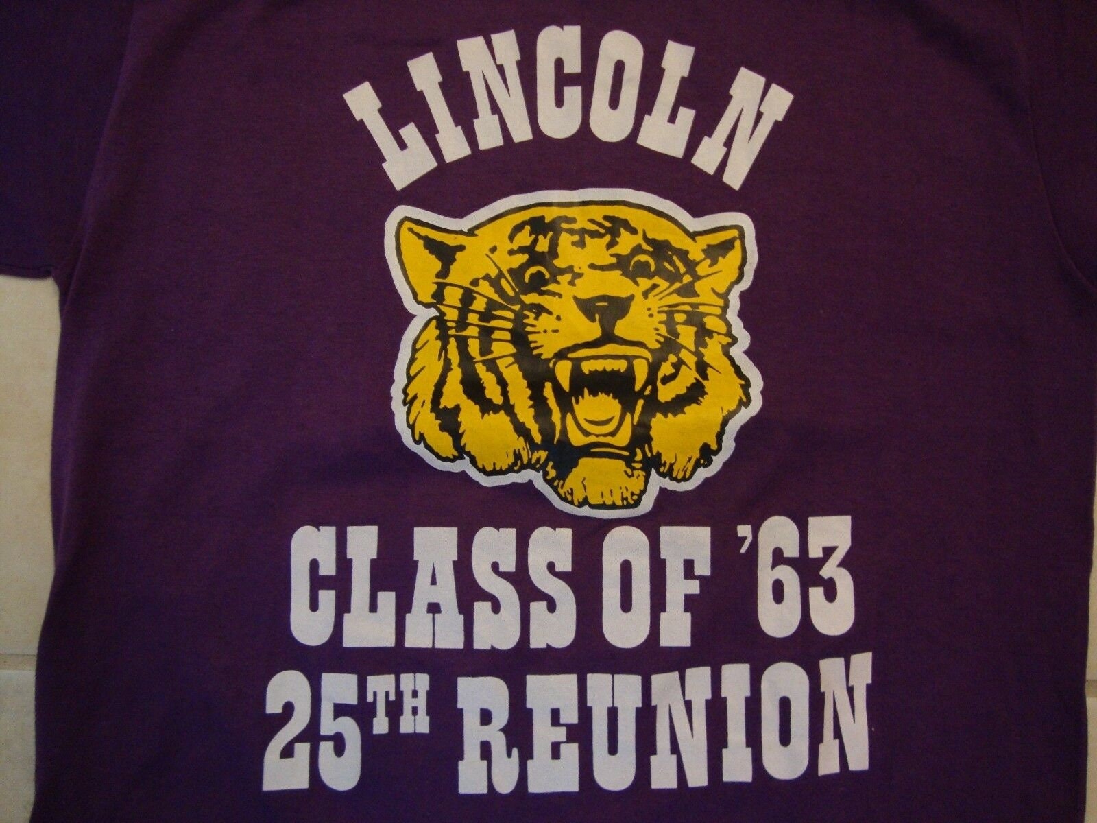 Vintage 90Er Jahre Lincoln Dallas High School Klasse Von 63 25. Wiedersehen T Shirt Größe M von VinnieVtg