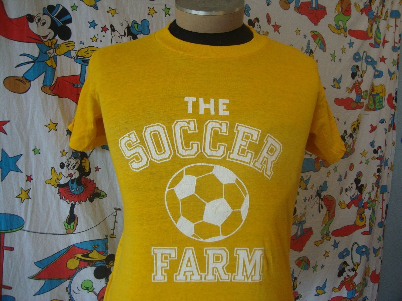 Vintage Der Fußball Bauernhof Champion Marke 100 % Baumwolle Futbol T Shirt Erwachsene Größe S von VinnieVtg