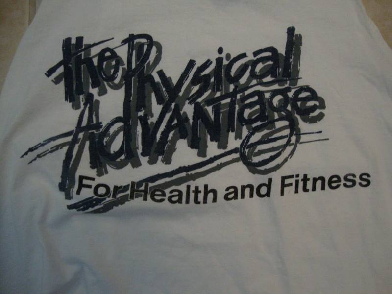 Vintage Der Körperliche Vorteil Für Gesundheit Und Fitness Weiß Tank Top Größe Xl von VinnieVtg
