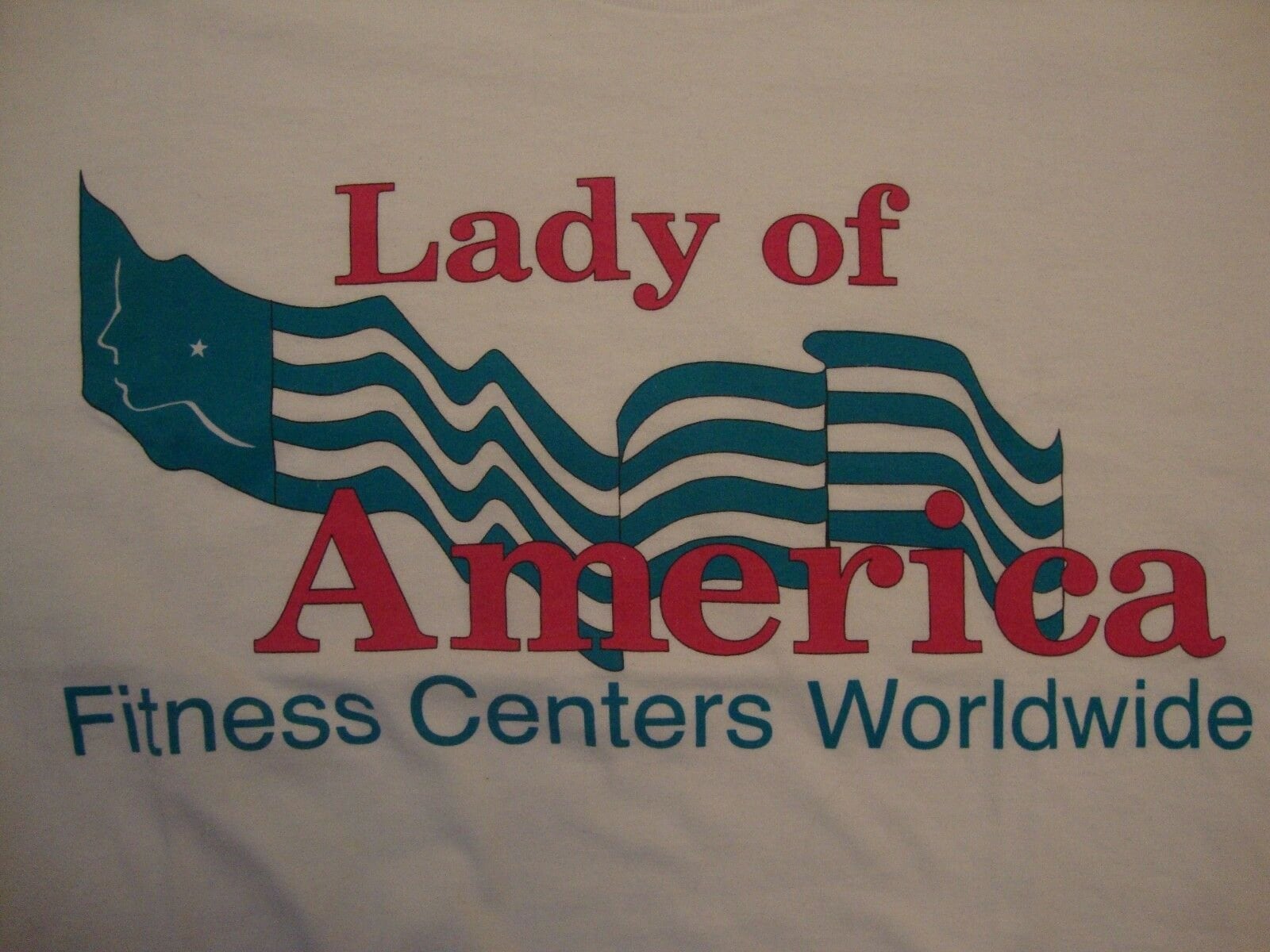 Vintage Lady Of America Fitness Center Weltweit Weiß T Shirt Größe M von VinnieVtg