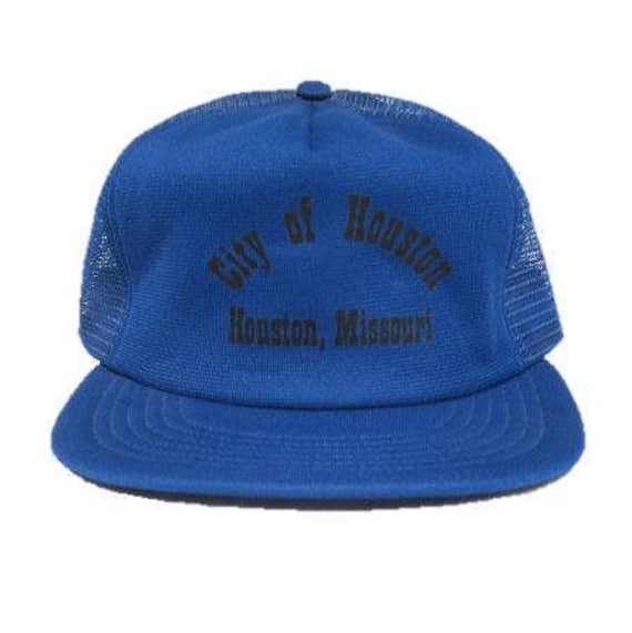 Vintage Stadt Houston - Houston, Missouri Trucker Hat Snapback Stil Schwarz Und Blau Made in Usa von VintAGEDApparel
