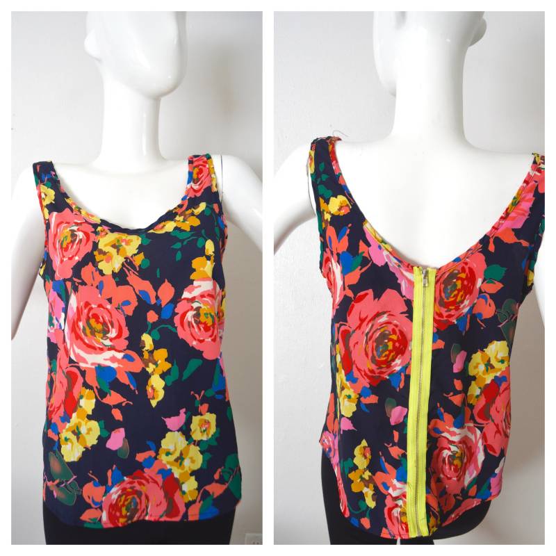 90Er Jahre Neon Floral Ärmellose Bluse | Marineblau & Rosa Gemusterte Tank Blume Druck Crepe Reißverschluss Frauen Kleine Medium von VintAgedThreads