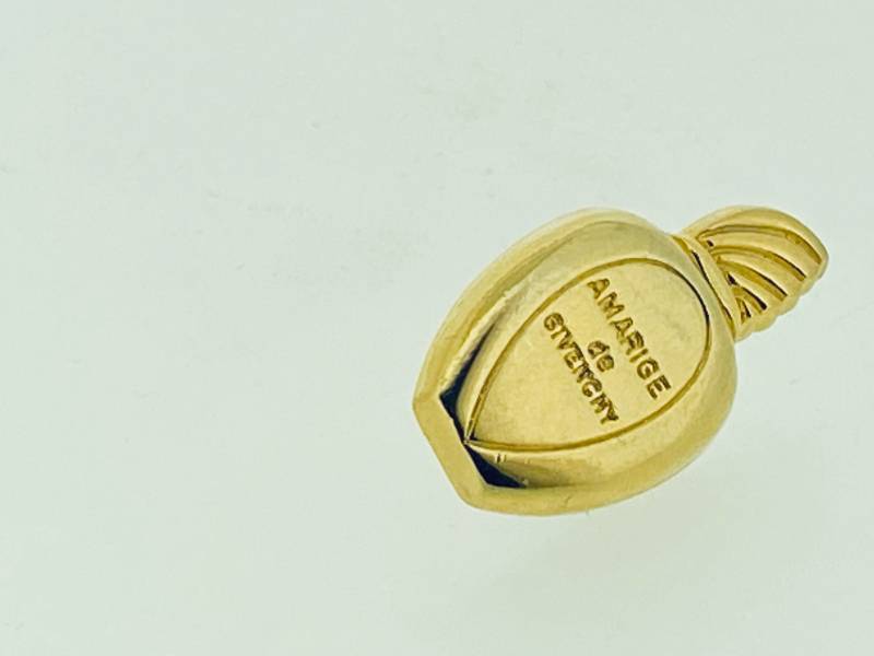 Vintage Pin Brosche Logo Clips Monogramm "Amarige De Givenchy" Vintage Pin Brosche Logo Clips Monogramm "Amarige De Givenchy" von VintagGlamour