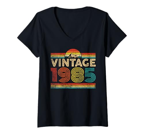 Damen Vintage 1985 Classic Year 1985 Birthday Men Women Vintage T-Shirt mit V-Ausschnitt Damen Vintage 1985 Classic Year 1985 Birthday Men Women Vintage T-Shirt mit V-Ausschnitt von Vintage Birthday Classic Idea Retro Year Store