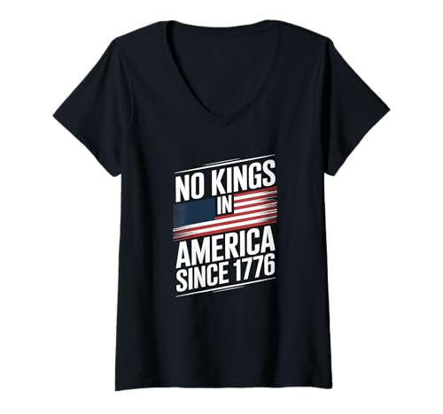Damen No Kings in America Since 1776 Distressed USA Vintage Flagge T-Shirt mit V-Ausschnitt von Vintage No Kings In America Since 1776 Tee