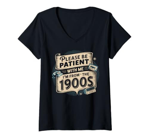 Damen Please Be Patient With Me Im From The 1900s T-Shirt mit V-Ausschnitt Damen Please Be Patient With Me Im From The 1900s T-Shirt mit V-Ausschnitt von Vintage Retro 1900s Nostalgia Designs