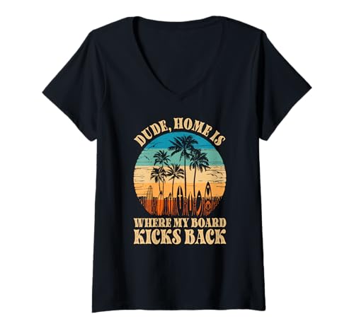 Damen Zuhause ist, wo mein Brett zurückträgt, cooler Surferstil T-Shirt mit V-Ausschnitt Damen Zuhause ist, wo mein Brett zurückträgt, cooler Surferstil T-Shirt mit V-Ausschnitt von Vintage inspirierte Sommerdesigns