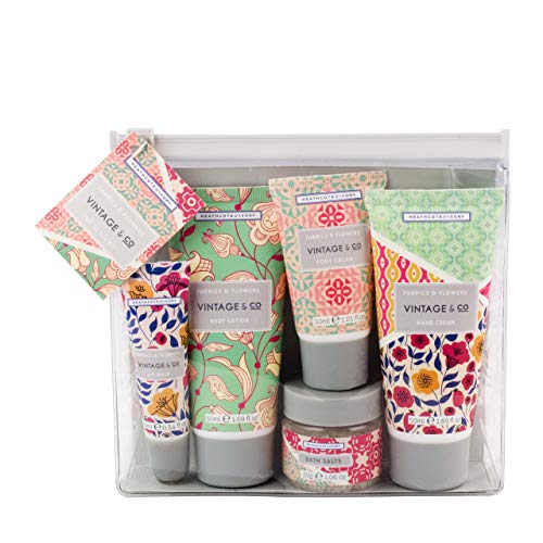 Vintage & Co Beauty Fabrics & Flowers Top to Toe Kit | 50 ml Handcreme, 50 ml Body Lotion, 30 ml Fußcreme, 10 ml Lippenbalsam & 30 g Badesalz | Reisefreundliche Größen von Vintage & Co