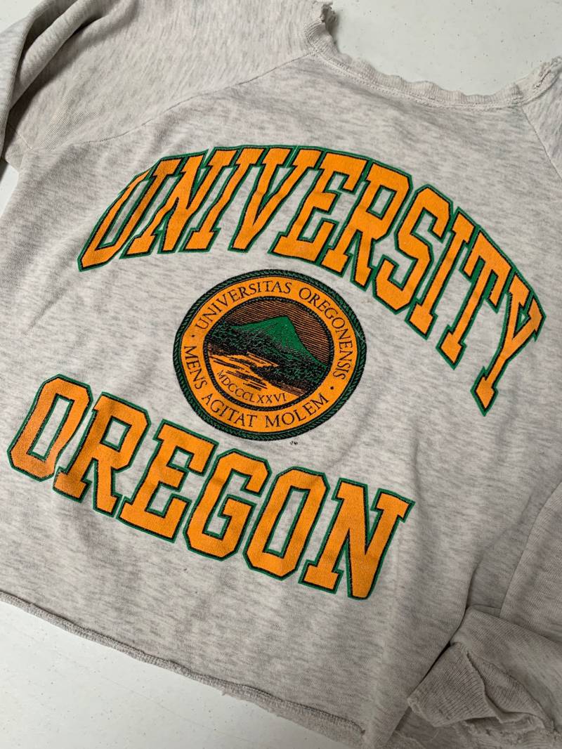 Vintage University Of Oregon Crop Top Crewneck Sweatshirt Größe Medium Distressed Thrashed Faded Awesome Patina von Vintage317Indy
