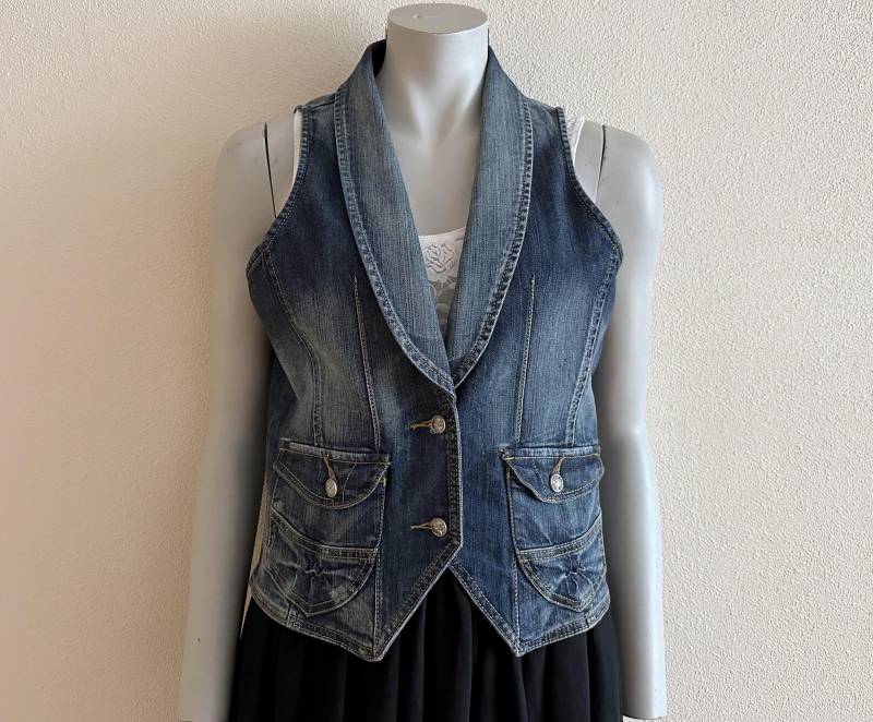 Damen Weste Jeansweste Blaue Jean Ausgestattet Anzug Kragen Metallknöpfe Country Western Boho Ärmellose Jeansjacke von VintageAgency