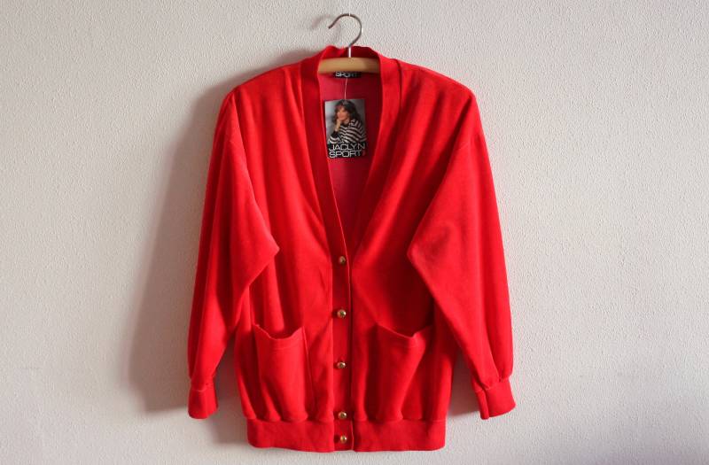 Damenjacke Vintage Blazer Purpurroter Weicher Velour-Frauenjacke Langarm-Samt-Cardigan-Oversized-Baumwollmischungs-Blazer Button Oben Groß von VintageAgency