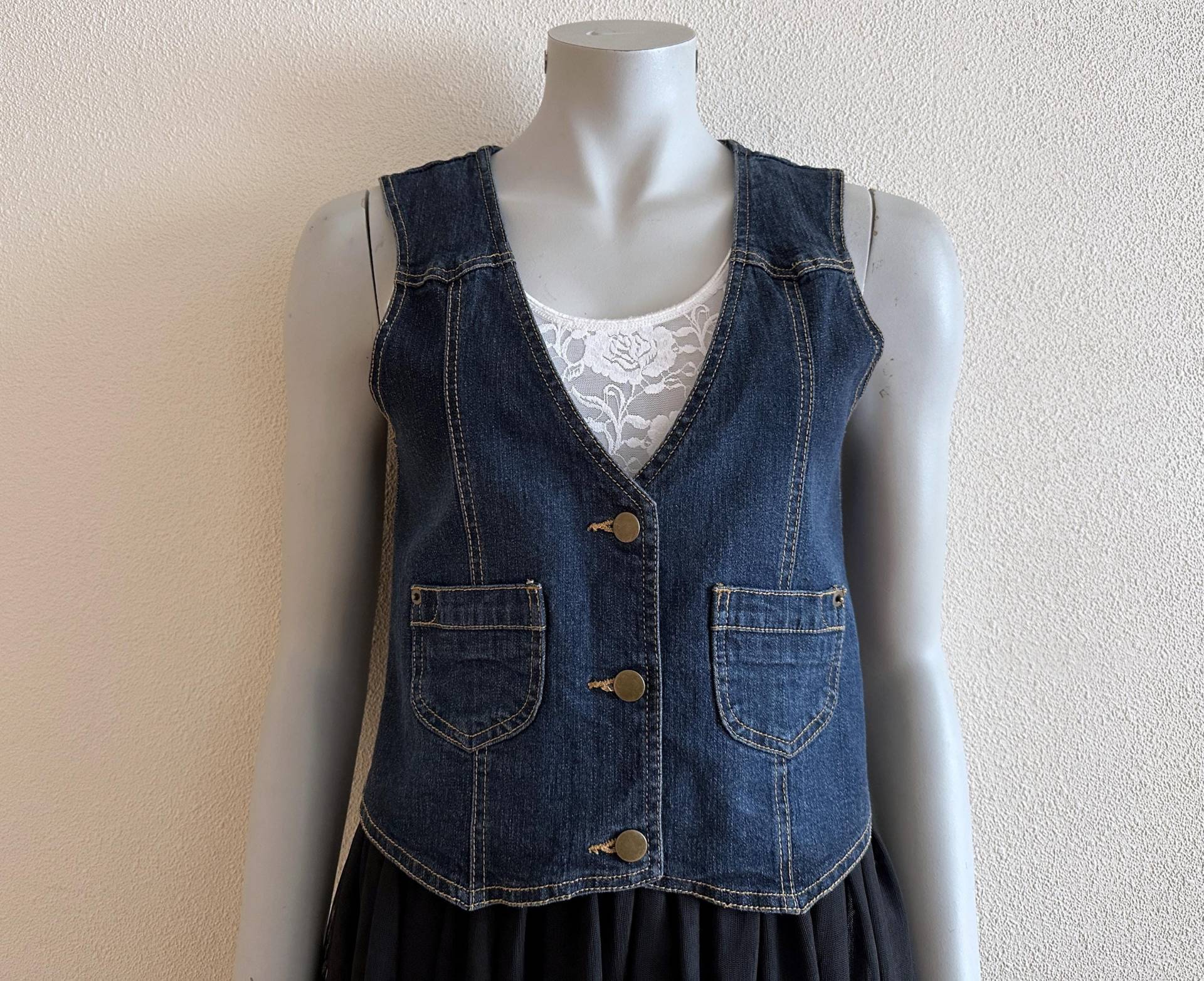 Frauen Weste Blau Denim Ausgestattet Damen Metallknöpfe Country Western Boho Ärmellose Jeansjacke von VintageAgency