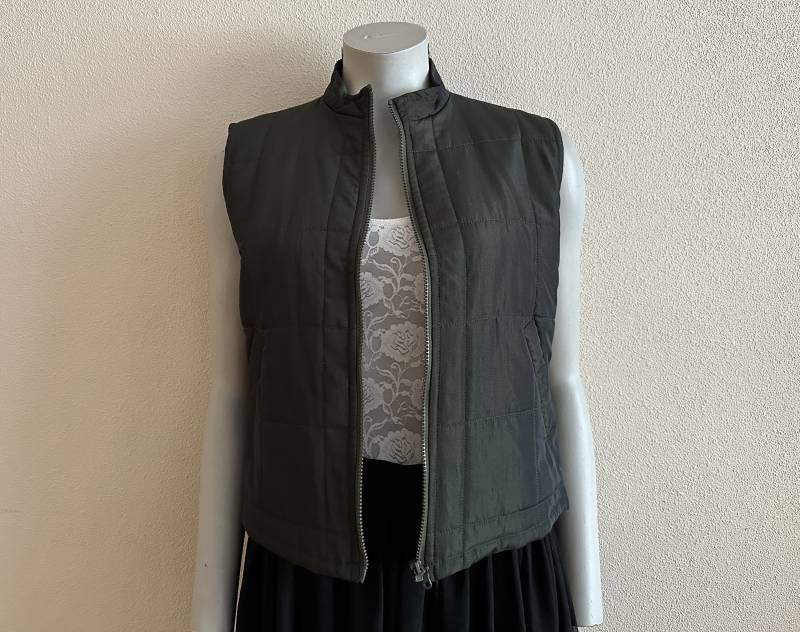 Olive Green Womens Weste Gesteppte Reißverschluss Ärmellose Jacke Large Size von VintageAgency