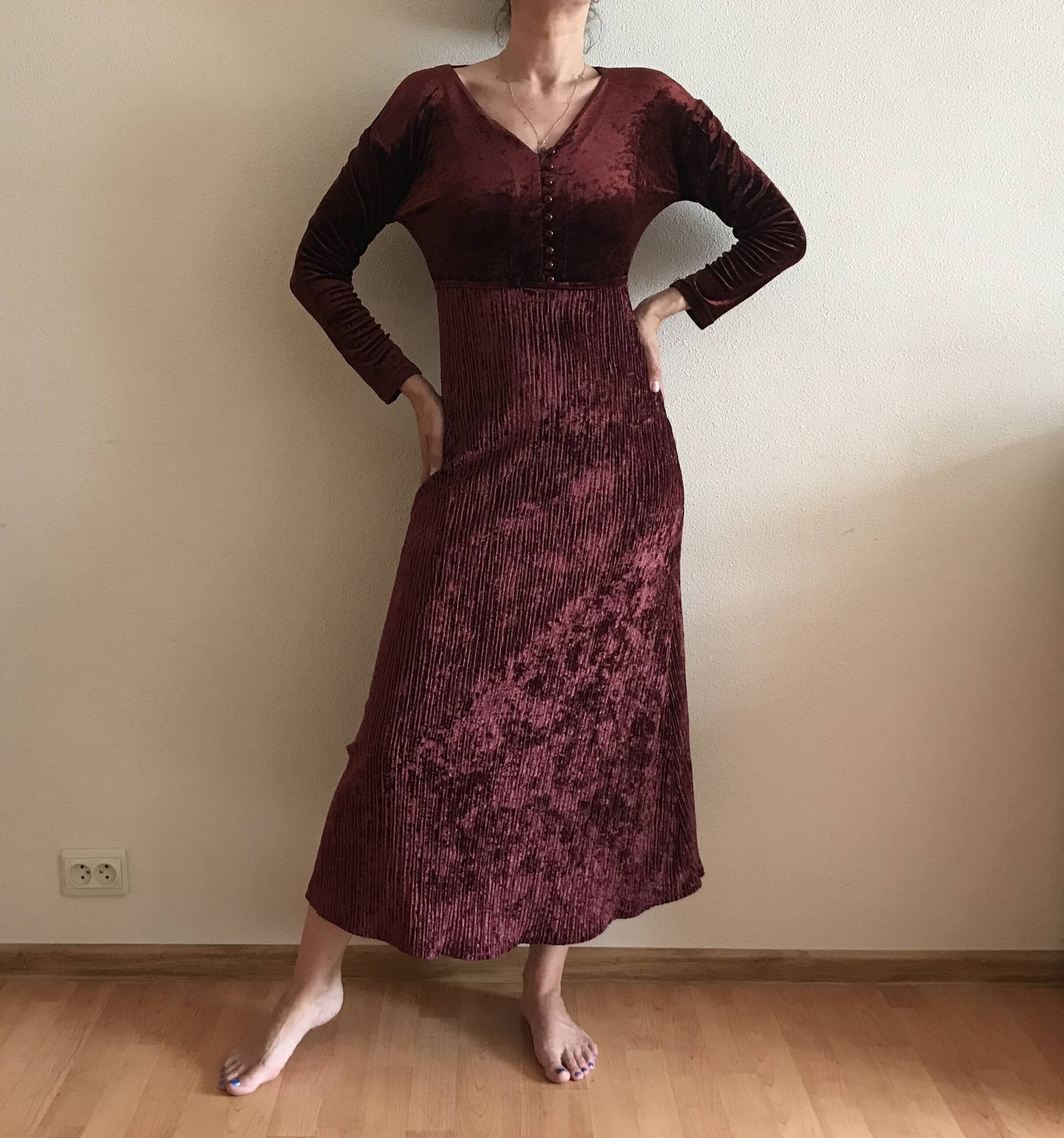 Rotes Samtkleid Langes Merlot Samt Maxi Kleid Weinrot Langarm Elastisch Jersey Small Size von VintageAgency