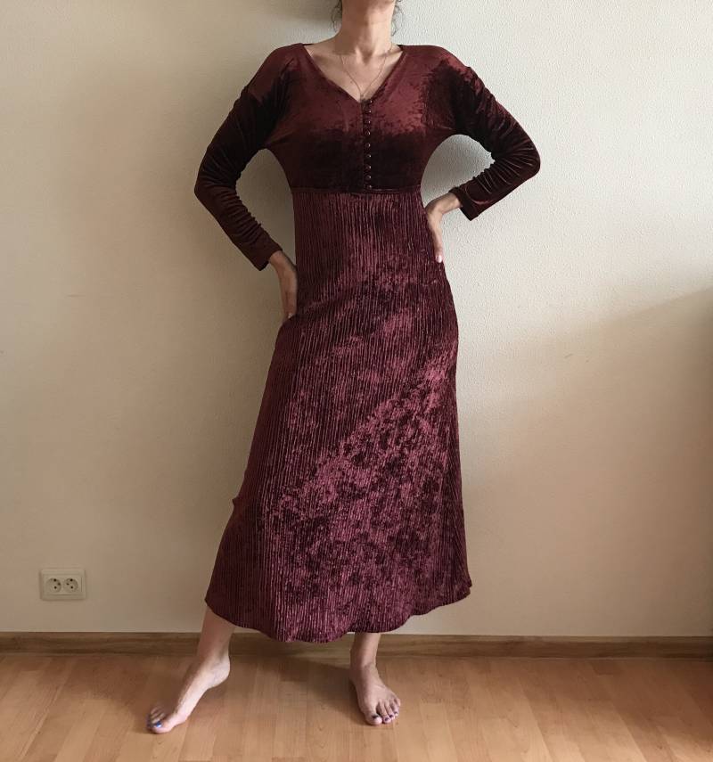 Rotes Samtkleid Langes Merlot Samt Maxi Kleid Weinrot Langarm Elastisch Jersey Small Size von VintageAgency
