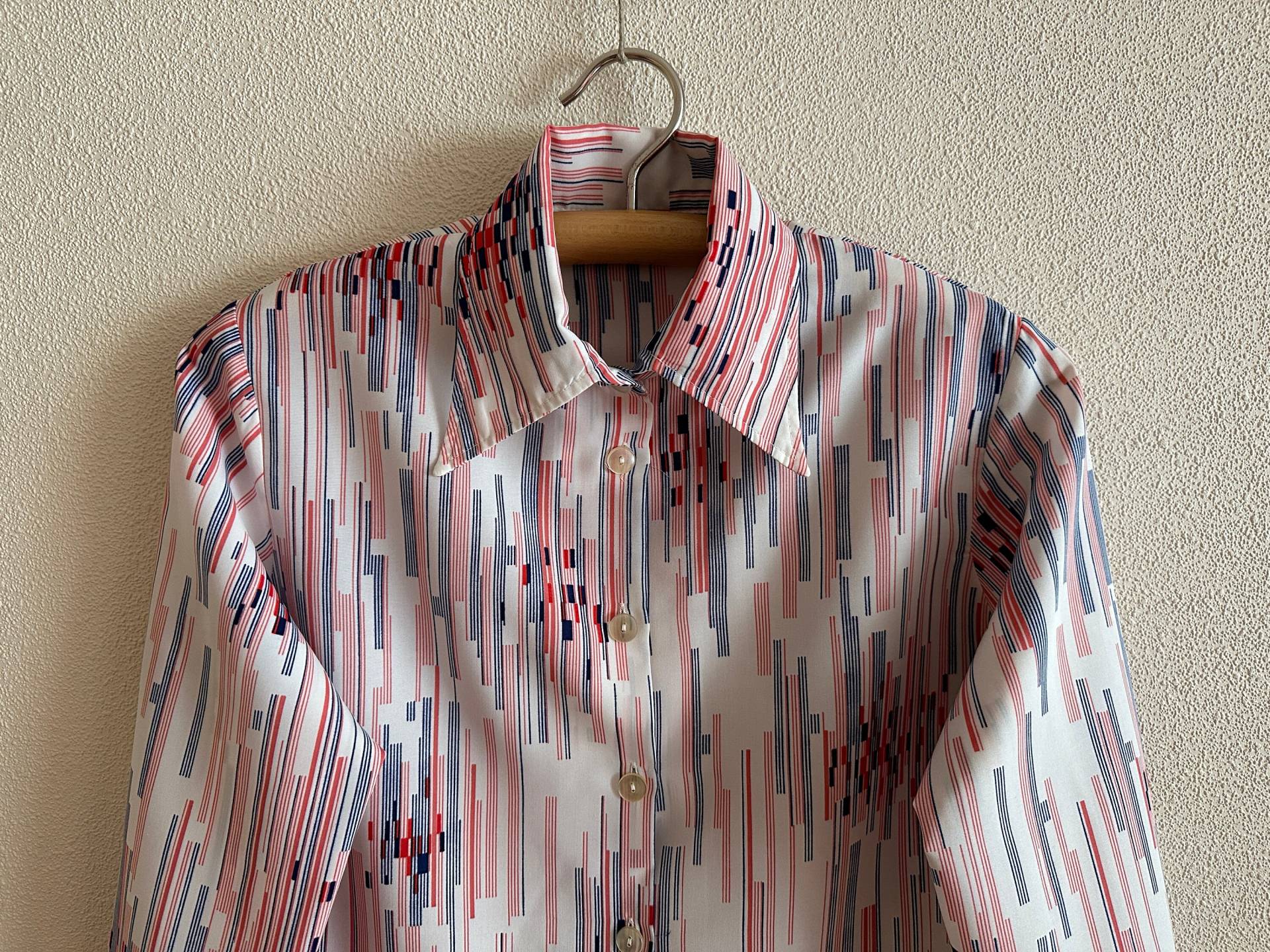 Vintage Bluse Frauen Gestreift Shirt Langarm Top Button Up Weiß Rot Blau Schatz Sekretärin von VintageAgency