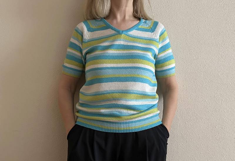 Vintage Weiß Hirsch Gestreift Strick Top Türkis Lime & Weißer Kurzarm Pullover 2000S Retro Acryl Shirt Frauen Größe Medium von VintageAgency