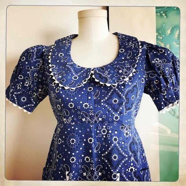 Country Vintage 70Er Jahre Bandana Design Mit Taschen Und Ausgebogter Borte Kleid Kostüm Dolly Kei von VintageAmericano