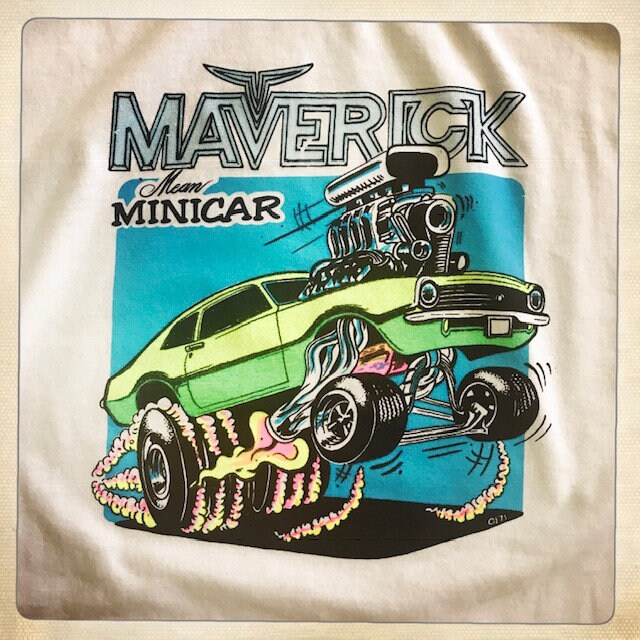 Vintage 70Er 80Er Jahre Muscle Car Maverick Mean Mini Car Nos Deadstock White Neck T-Shirt - Größe Erwachsene X-Large von VintageAmericano