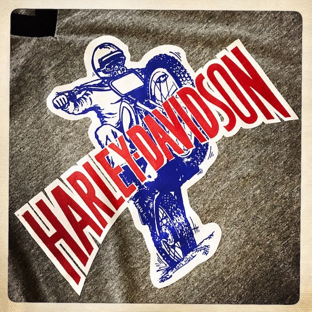 Vintage 70Er Jahre Harley Davidson Motorbike Moto Nos Deadstock Grau Jersey Ringer Stil V-Ausschnitt T-Shirt - Größe Erwachsene Medium von VintageAmericano