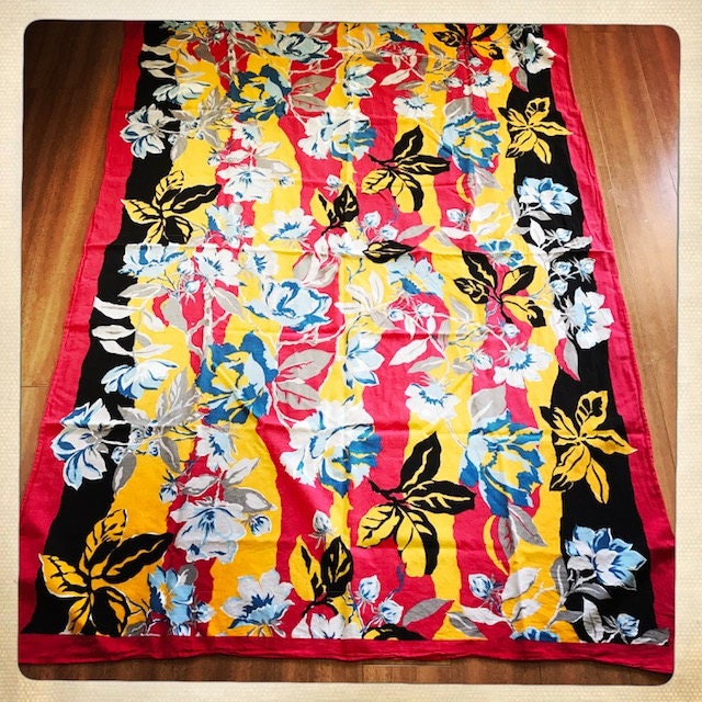 Vintage 80Er Jahre Baumwolltuch Floral Coral Multi Color Schal Hippie Boho von VintageAmericano