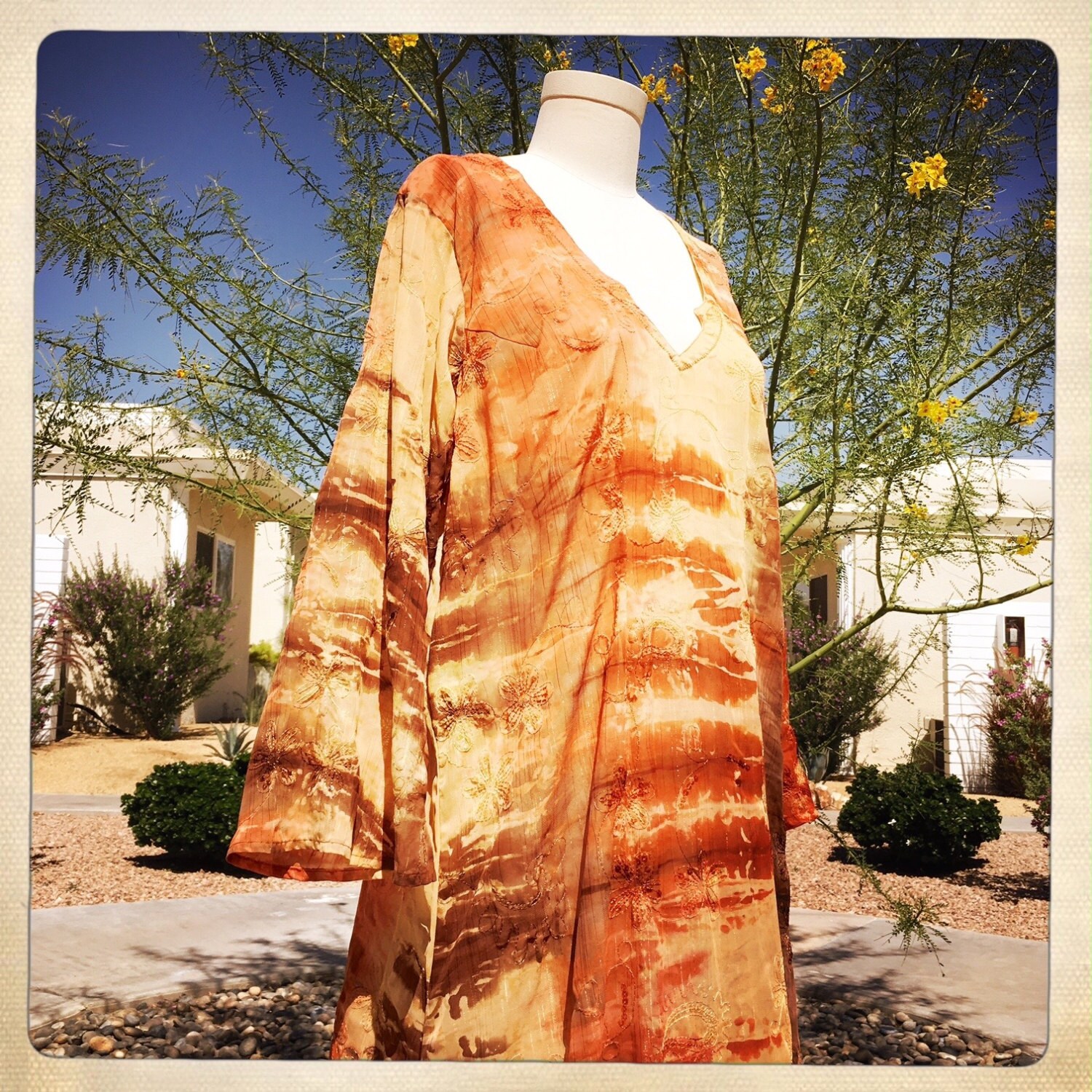 Wunderschönes Vintage 70Er Jahre Batik Pailletten Maxi Kleid Mit Batikmuster von VintageAmericano