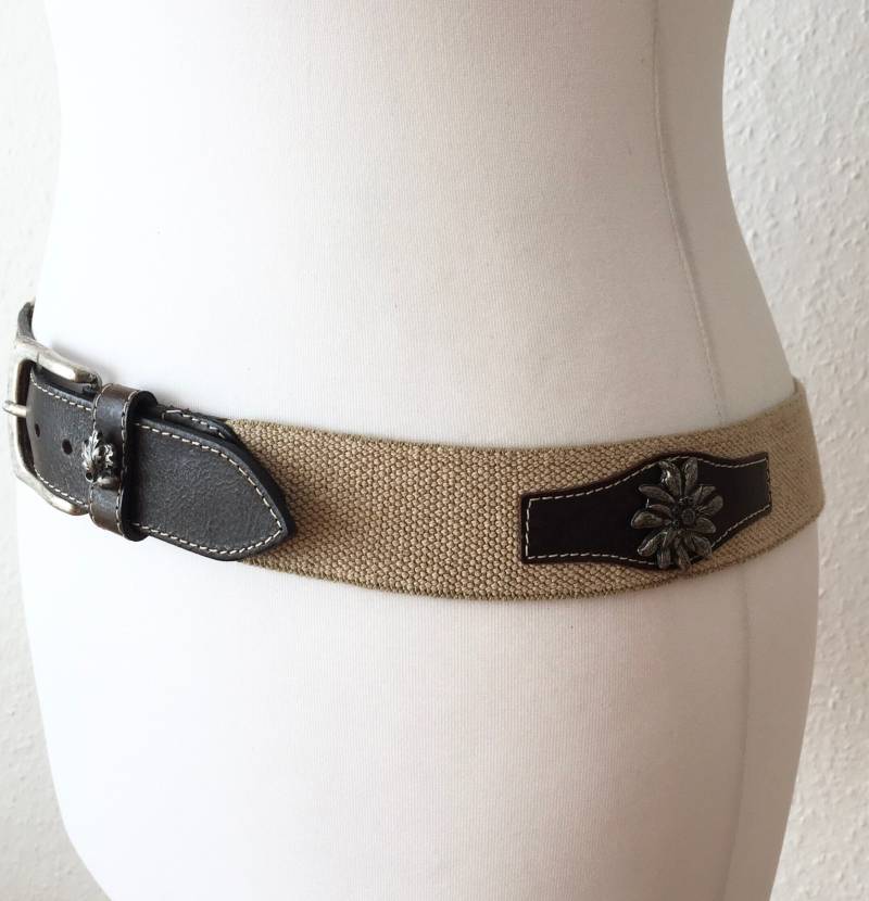 Vintage Folklore Trachten Gürtel Stretch Leder Gr. M Belt Braun Silber Patina Statement 16 von VintageAndCream