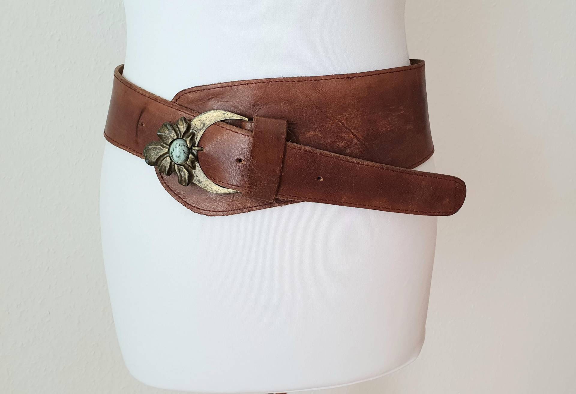 Vintage Gürtel Leder 80Er Mittelalter Folklore Chunky Statement 75 - 90 cm von VintageAndCream