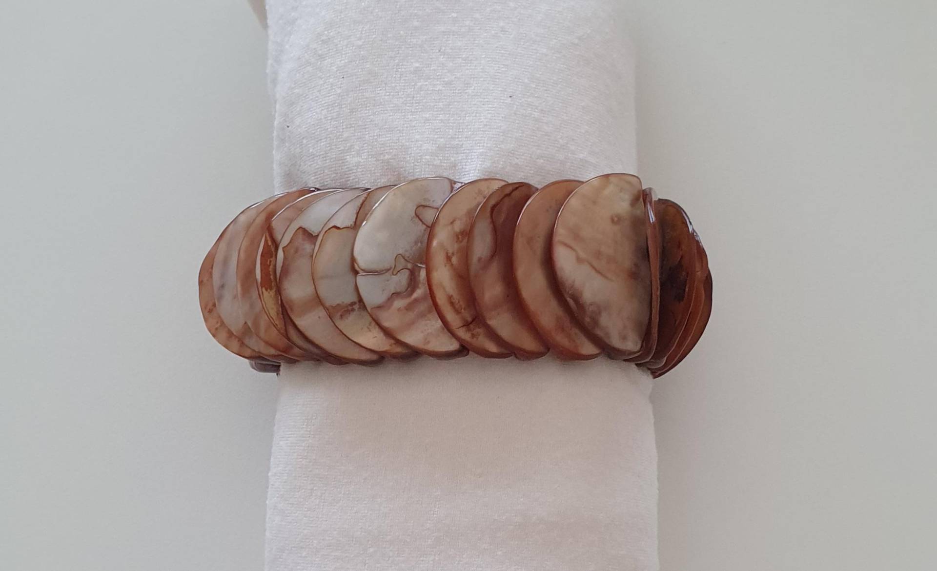 Vintage Perlmutt Armband Braun Rose von VintageAndCream