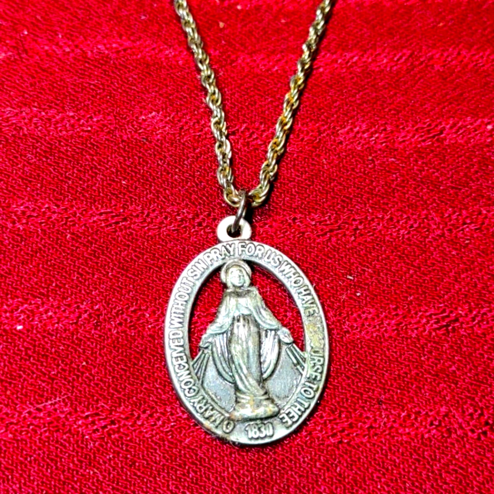 Mutter Maria Silber Medaillon Halskette von VintageAndJewelsShop