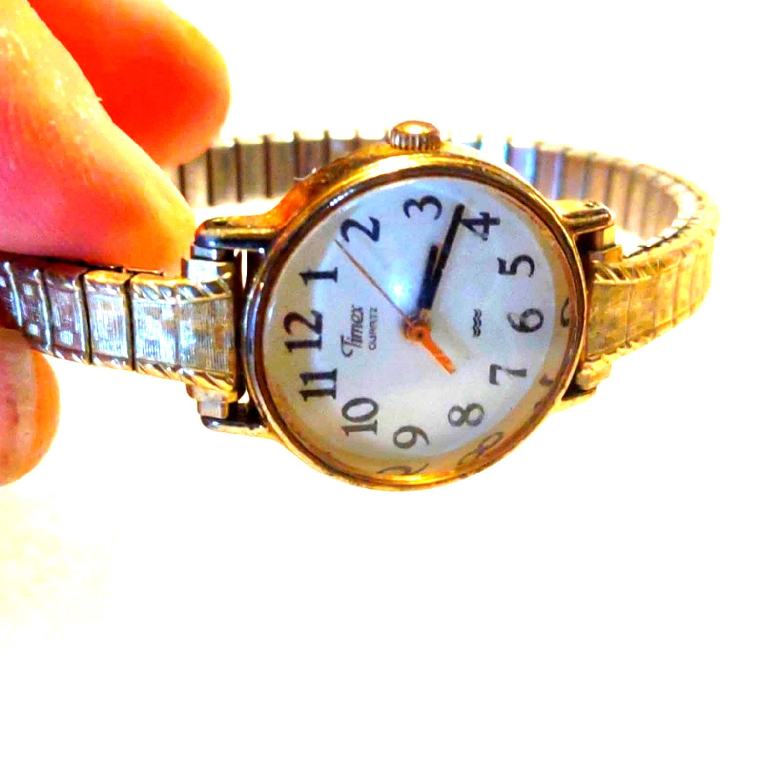 Wunderschöne Vtg Timex Gold Quarz Stretch Uhr~Braucht Batterie~Uhr Ist Garantiert von VintageAndJewelsShop