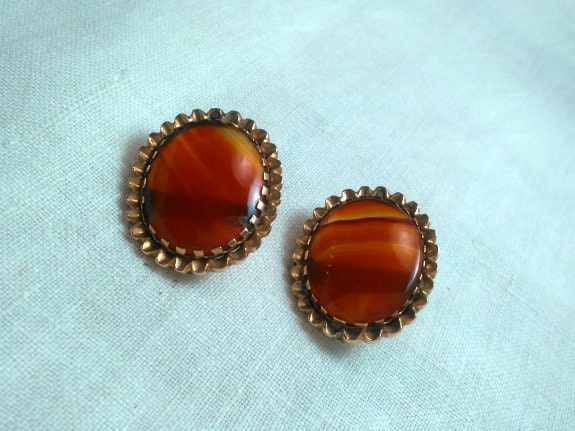 Ohrringe Aus Ovalem Braunem Onyxgold Ohrringe Aus Ovalem Braunem Onyxgold von VintageAntiquesCats
