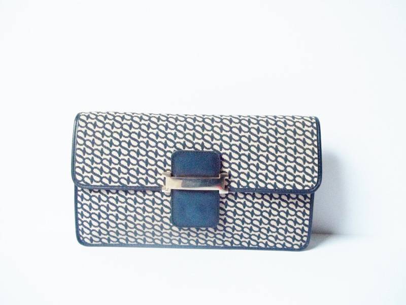 Vintage 70Er Jahre Logo Print Umschlag Clutch Blau & Creme Handtasche von VintageArmCandy