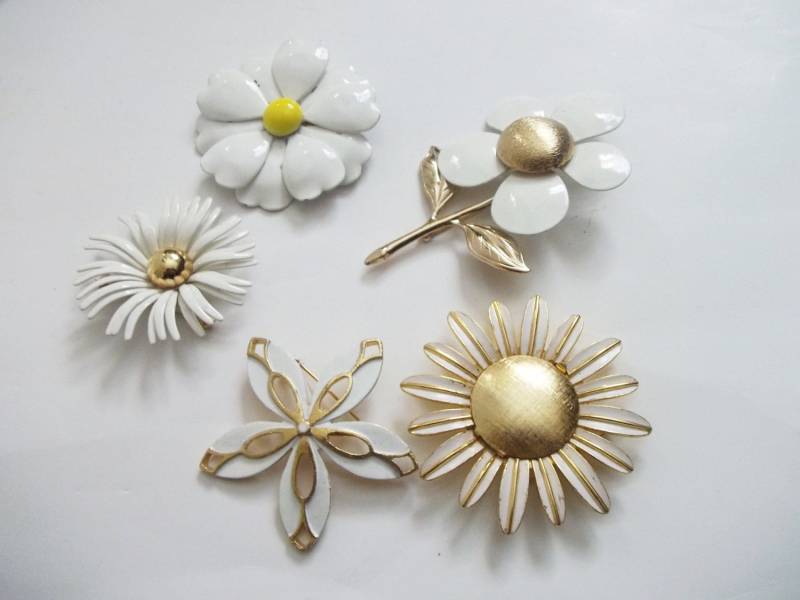 Vintage Weiß Emaille Blumen Brosche | 50Er 60Er Jahre Koro Sarah Cov Avon von VintageArmCandy