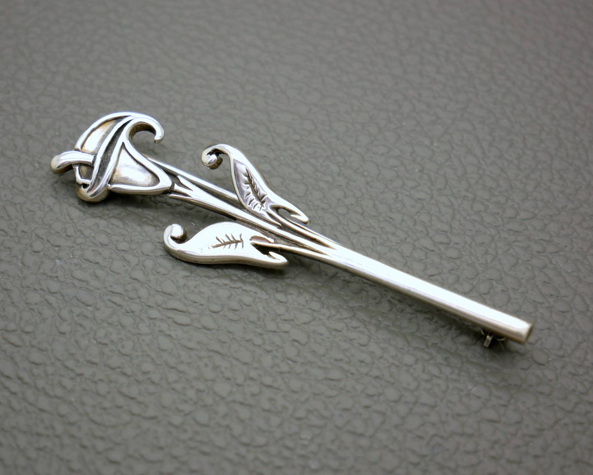 Vintage Calla Lilie Blumen Pin, Sterling Silber Bar Brosche, Jugendstil Stil Mid Century Schmuck, Geschenk Für Sie Vintage Calla Lilie Blumen Pin, Sterling Silber Bar Brosche, Jugendstil Stil Mid Century Schmuck, Geschenk Für Sie von VintageArtAndCraft