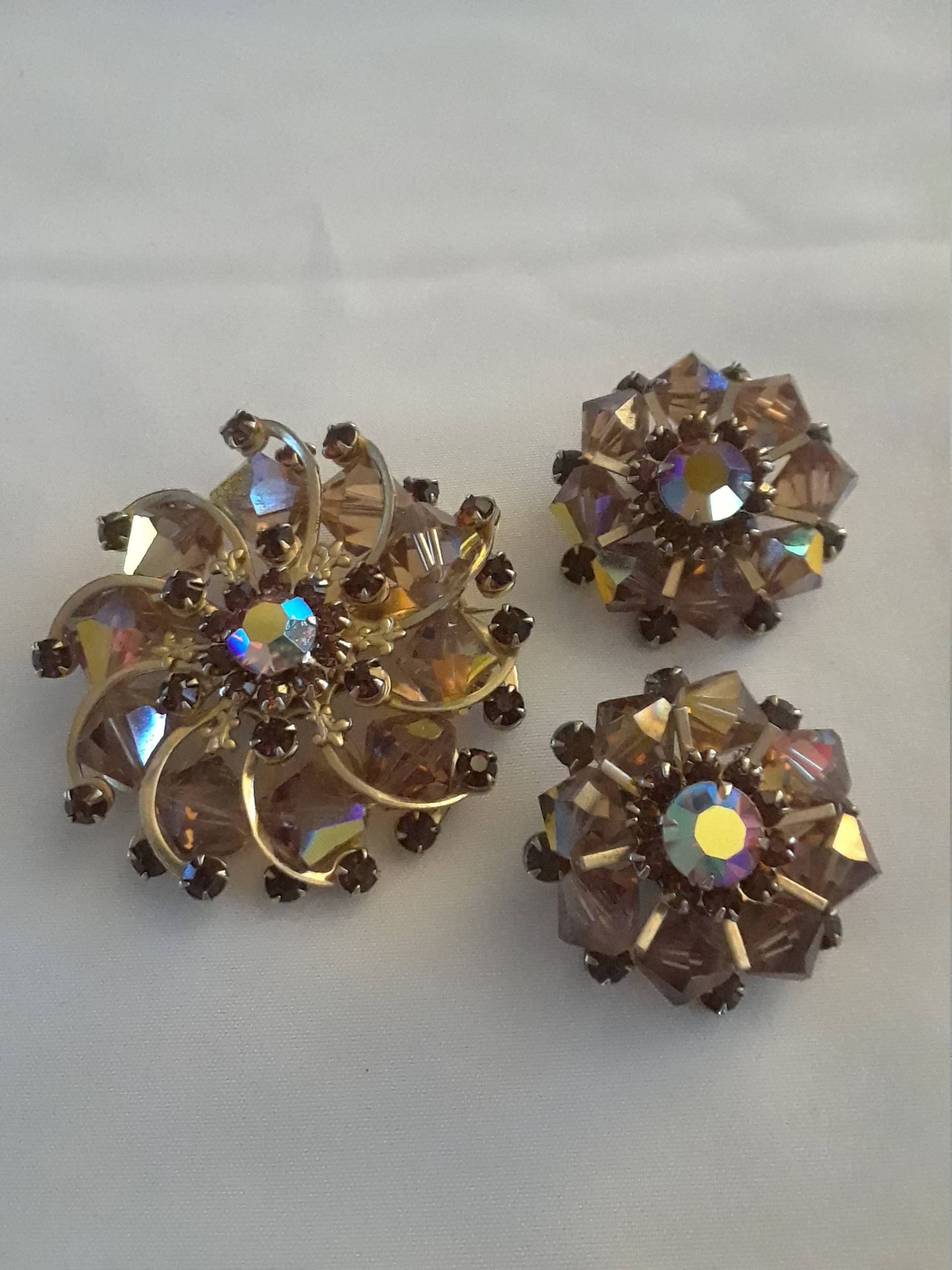 Weiss Bernstein Kristall Ab Und Strass Wirbel Brosche Clip-On Ohrring Set Weiss Bernstein Kristall Ab Und Strass Wirbel Brosche Clip-On Ohrring Set von VintageAuntLouise