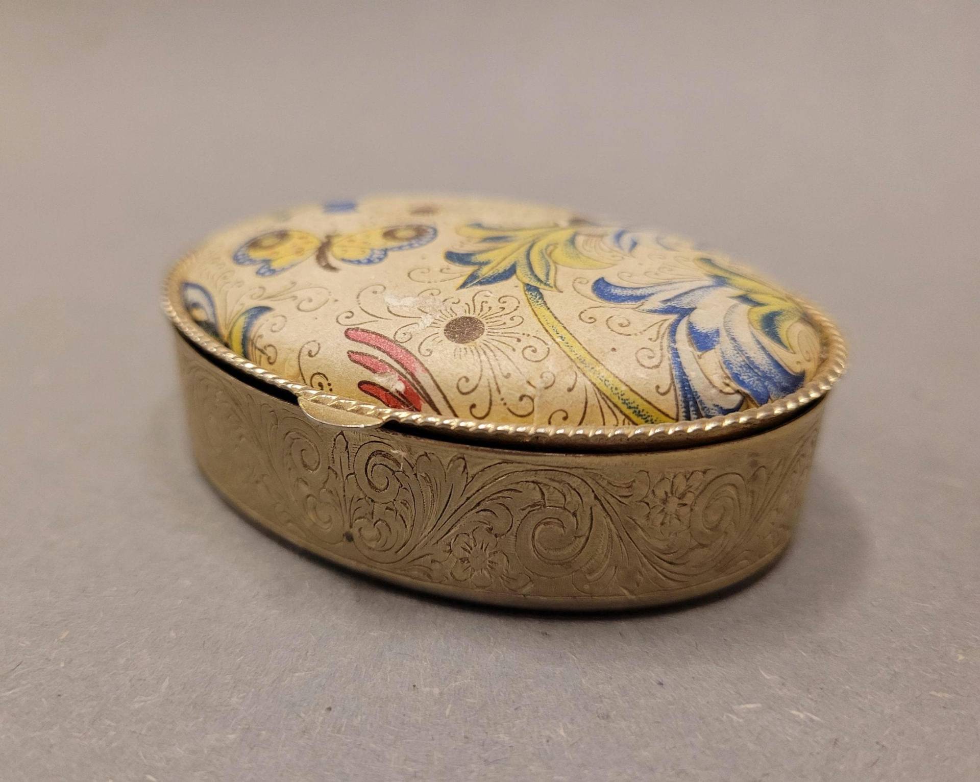 Vintage Blumen Pillendose | Kleine Metall Trinket Schmuckschatulle Sammler Antike Box von VintageAustriaShop