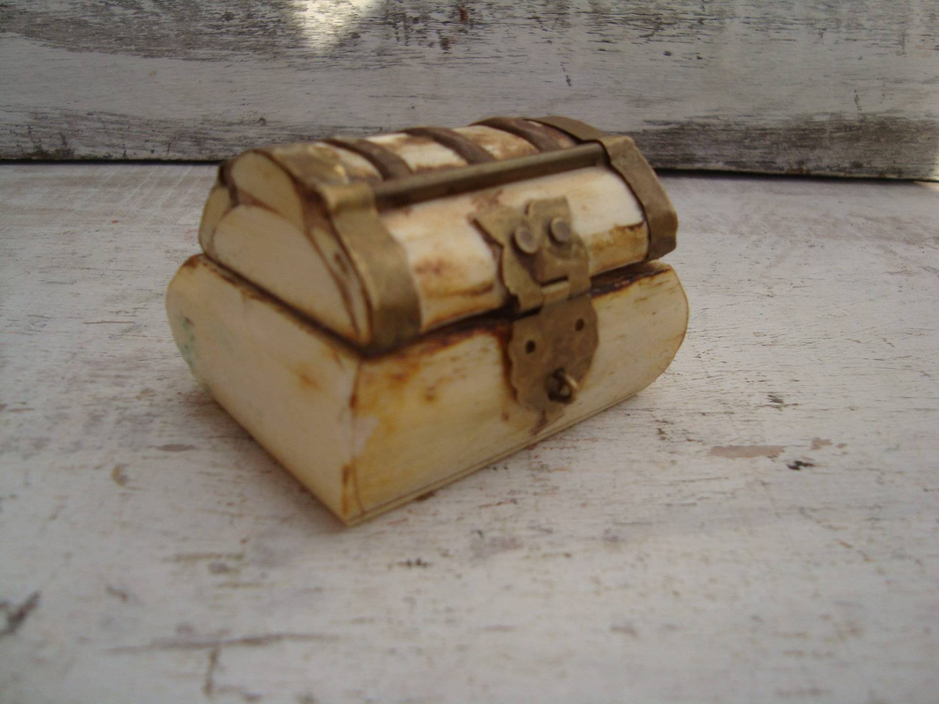 Knochen Mit Messing Kleine Box - Schmuckkästchen Vintage Geschnitzter Und T Geschnitzte Schmuckschatulle, Geschenke von VintageAvangardShop