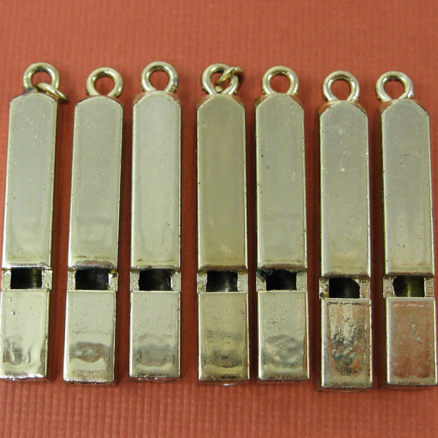 6 Pfeifen Anhänger Aus Messing von VintageBaubles