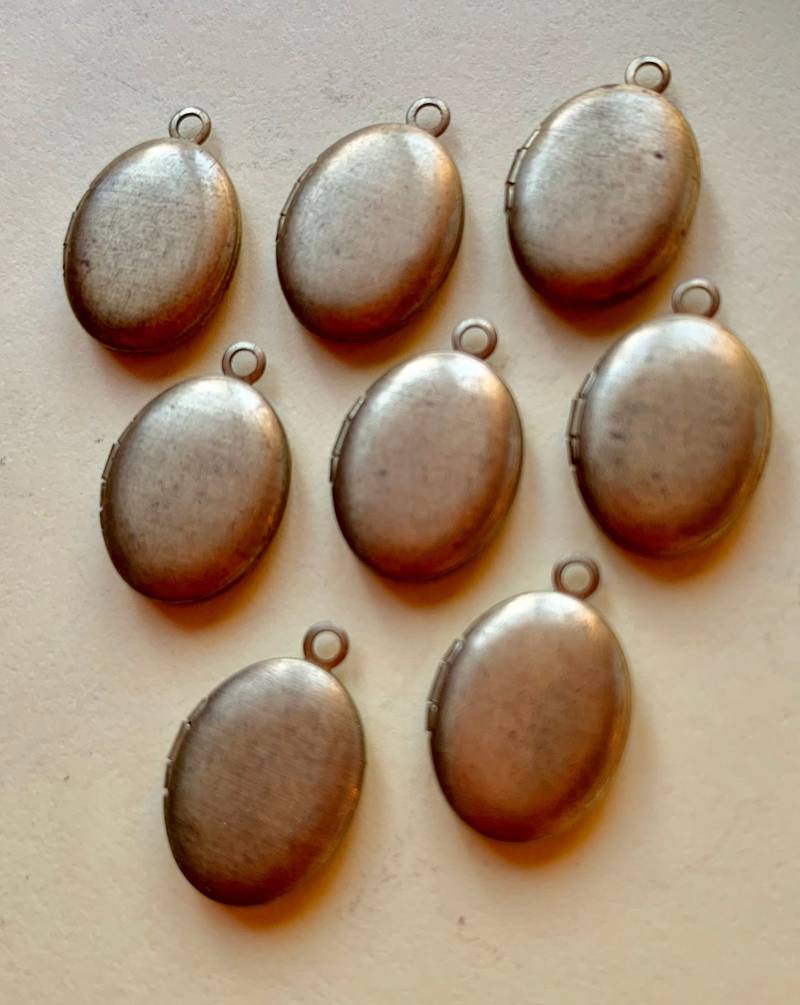 6 Vintage Messing Gold Oval Anhänger Medaillons 12 Mm 6 Vintage Messing Gold Oval Anhänger Medaillons 12 Mm von VintageBaubles
