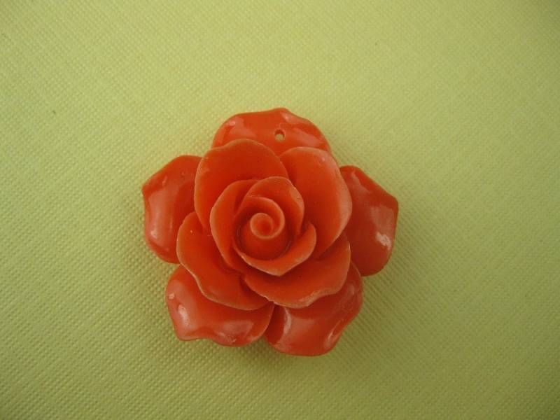 Vintage Koralle Lucite Rose Anhänger Vintage Koralle Lucite Rose Anhänger von VintageBaubles