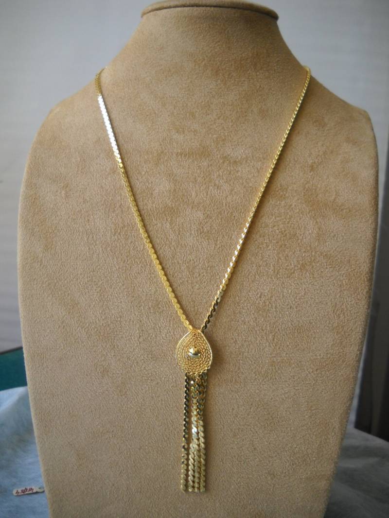 60Er Jahre Kette Messing Halskette, Gehämmerte Strampler Kette, Filigranes Detail Quaste Anhänger Mit 4 Hängekettenfäden, Made in England von VintageBeadsLisbon